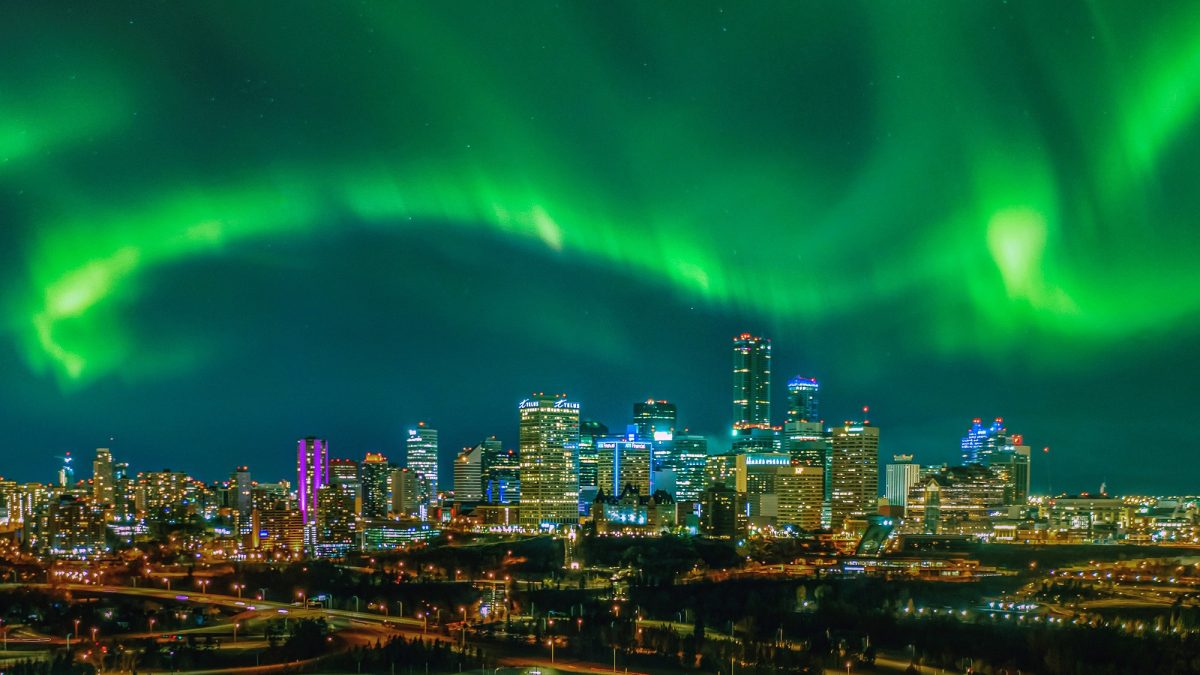 Edmonton Skyline Northern Lights AtTheLookout WEB 211122 162316